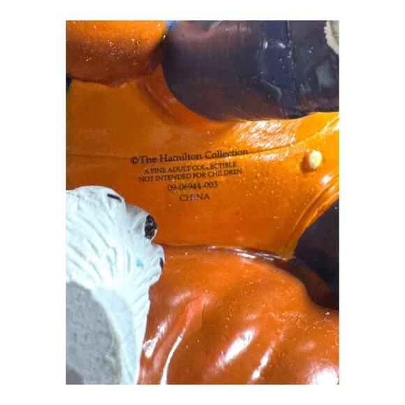 Hamilton Collection Spurs ‘N Furs Chihuahua Cowboys A Paw-fect Hero Cape Hat - Picture 3 of 9